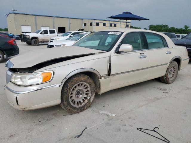  Salvage Lincoln Towncar