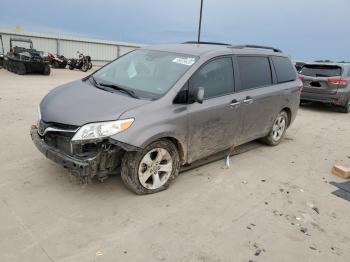  Salvage Toyota Sienna