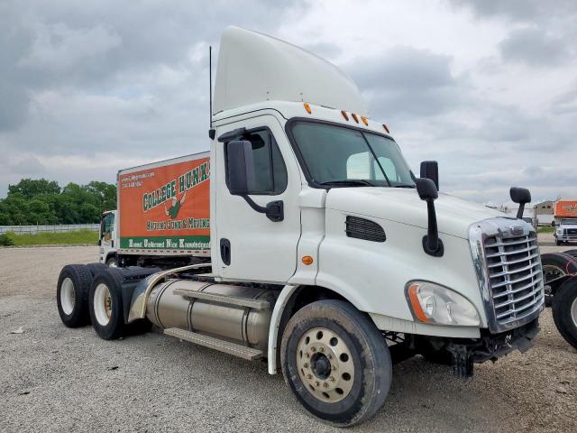  Salvage Freightliner Cascadia 1