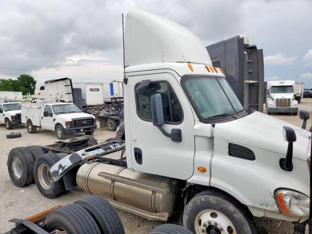  Salvage Freightliner Cascadia 1