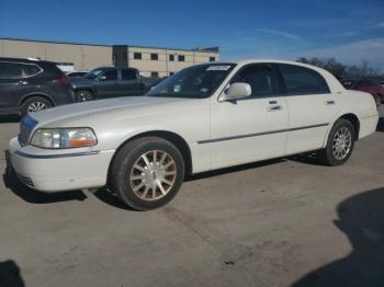  Salvage Lincoln Towncar