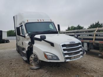  Salvage Freightliner Cascadia 1