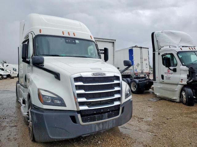  Salvage Freightliner Cascadia 1