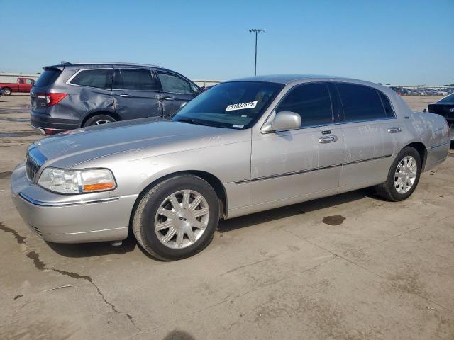  Salvage Lincoln Towncar