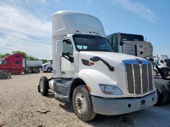 Salvage Peterbilt 579