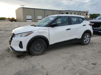  Salvage Nissan Kicks