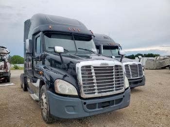  Salvage Freightliner Cascadia 1