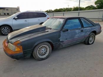  Salvage Ford Mustang