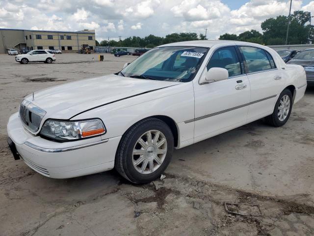  Salvage Lincoln Towncar