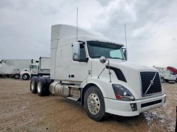  Salvage Volvo Vn