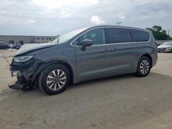  Salvage Chrysler Pacifica