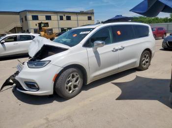  Salvage Chrysler Pacifica