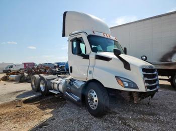  Salvage Freightliner Cascadia 1