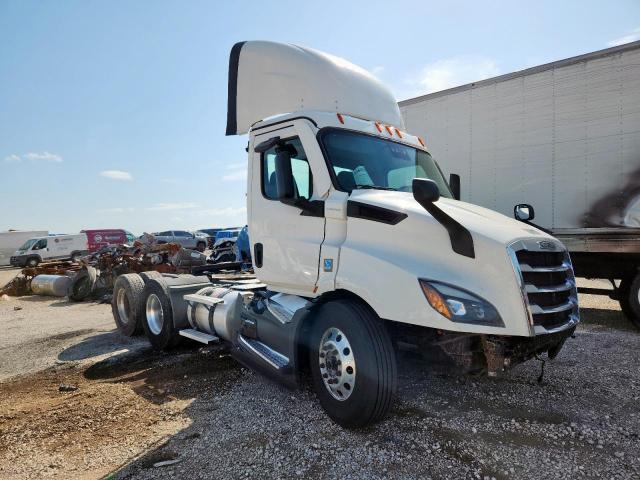  Salvage Freightliner Cascadia 1