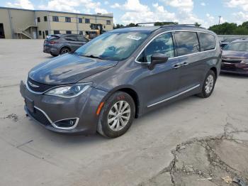  Salvage Chrysler Pacifica