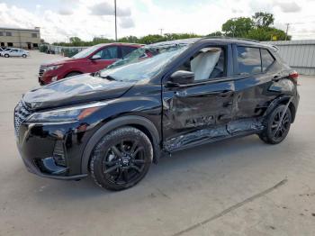  Salvage Nissan Kicks