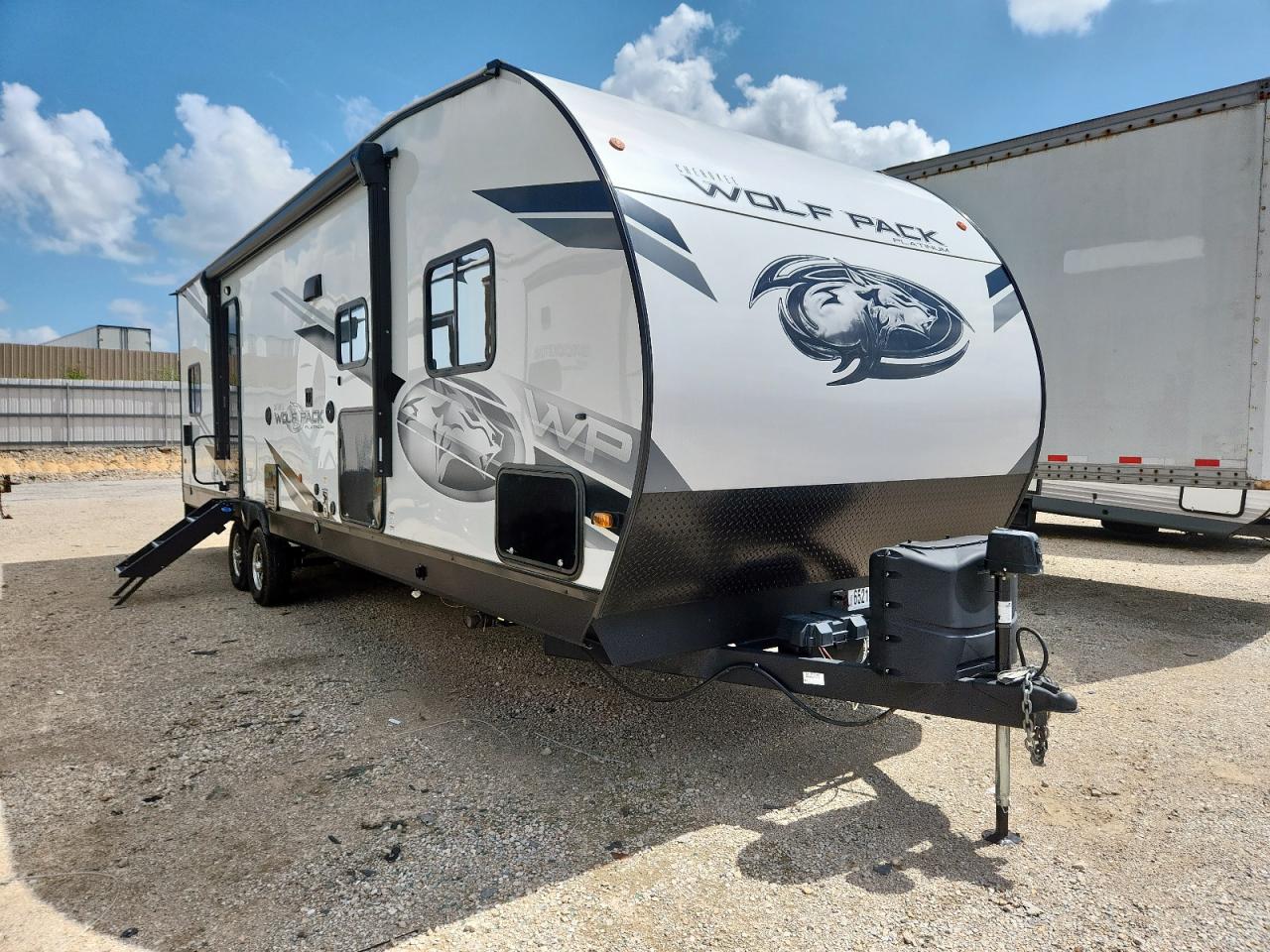 Cherokee Grey Wolf Image 1