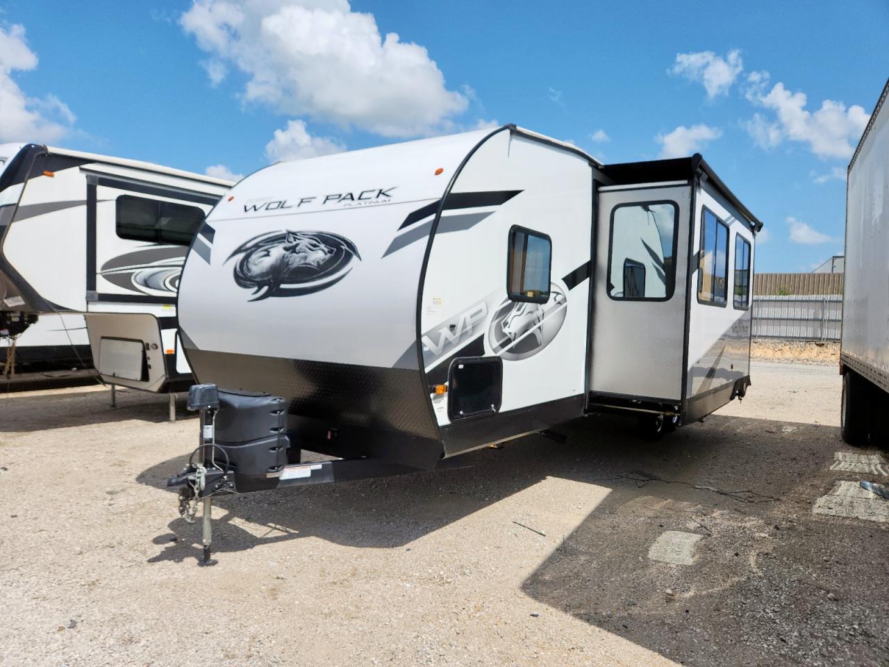 Cherokee Grey Wolf Image 3