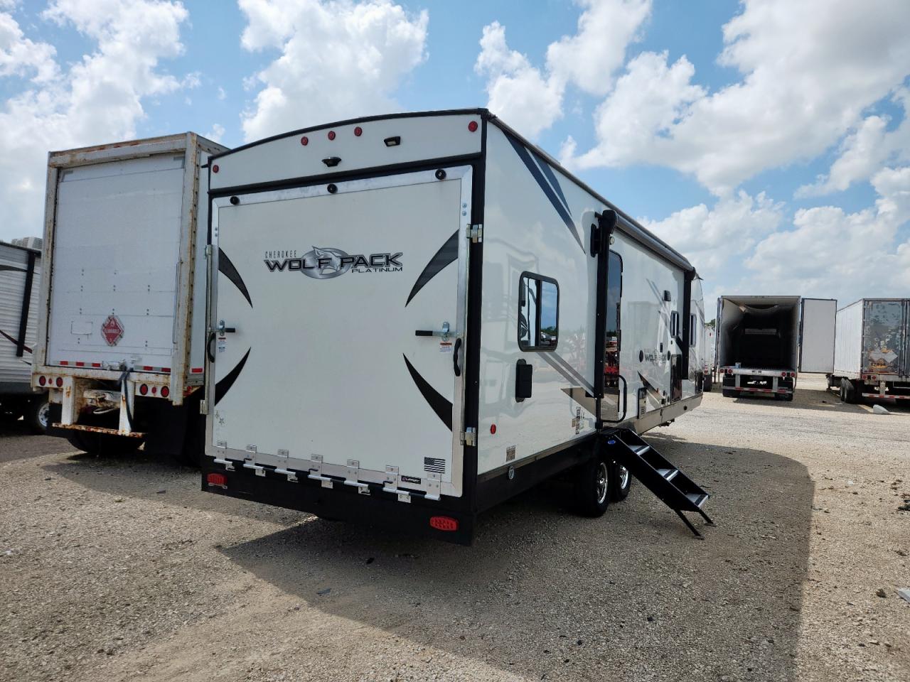 Cherokee Grey Wolf Image 7