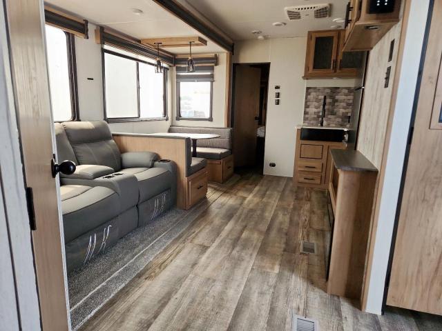 Cherokee Grey Wolf Image 5