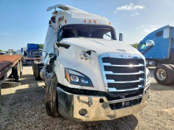  Salvage Freightliner Cascadia 1
