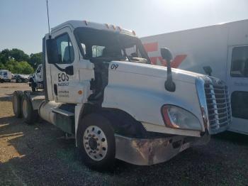  Salvage Freightliner Cascadia 1