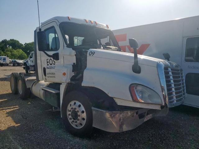  Salvage Freightliner Cascadia 1