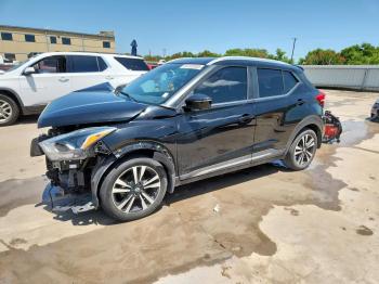  Salvage Nissan Kicks