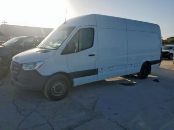  Salvage Mercedes-Benz Sprinter