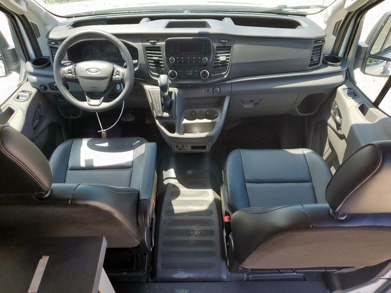 Ford Transit T-350 Image 10