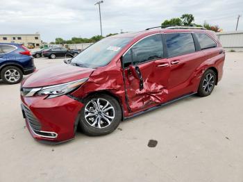  Salvage Toyota Sienna