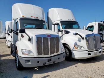  Salvage Peterbilt 579
