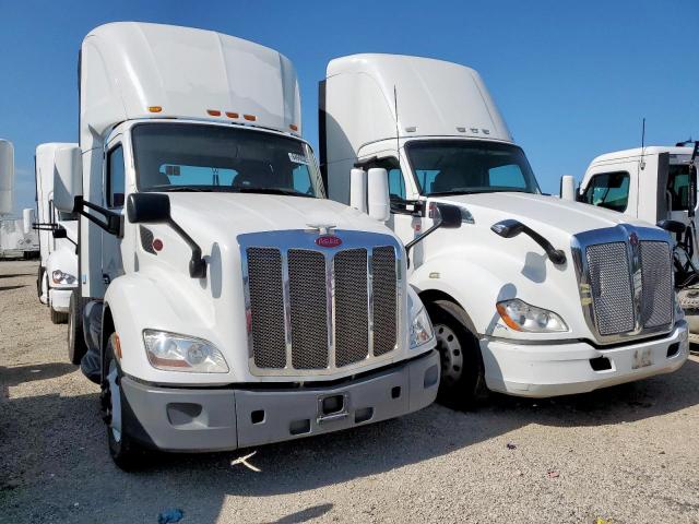  Salvage Peterbilt 579