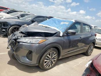  Salvage Nissan Kicks