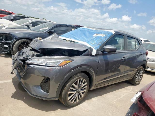  Salvage Nissan Kicks