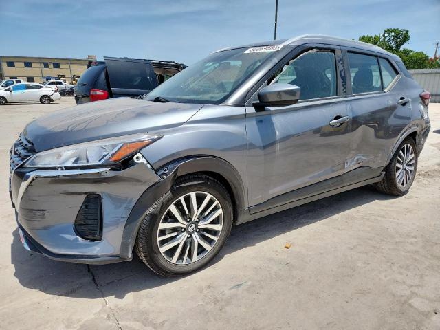  Salvage Nissan Kicks