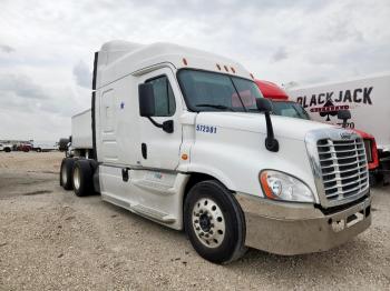  Salvage Freightliner Cascadia 1