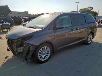  Salvage Toyota Sienna