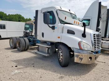  Salvage Freightliner Cascadia 1