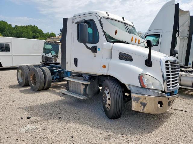  Salvage Freightliner Cascadia 1