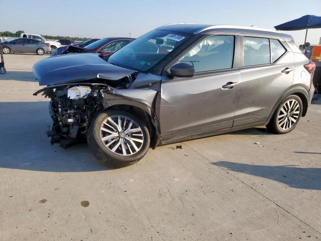  Salvage Nissan Kicks