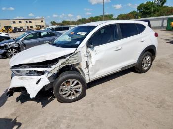  Salvage Hyundai TUCSON