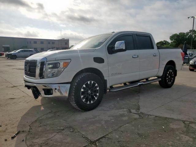  Salvage Nissan Titan