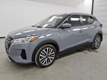  Salvage Nissan Kicks