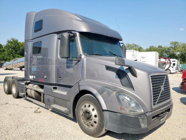  Salvage Volvo Vn