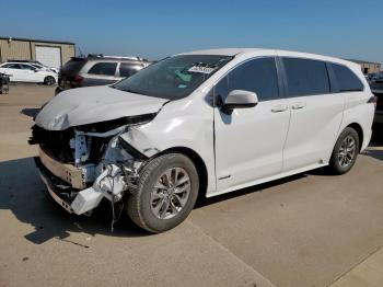  Salvage Toyota Sienna