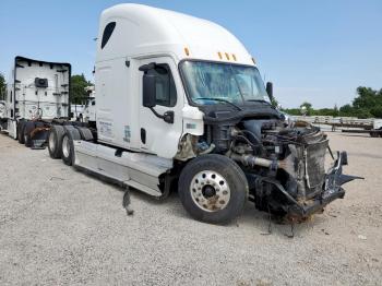  Salvage Freightliner Cascadia 1