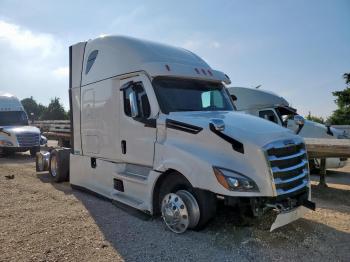 Salvage Freightliner Cascadia 1