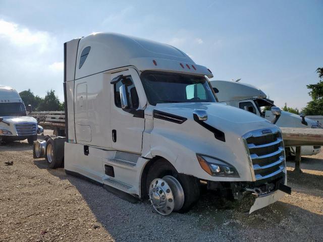  Salvage Freightliner Cascadia 1
