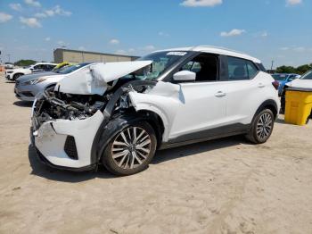  Salvage Nissan Kicks
